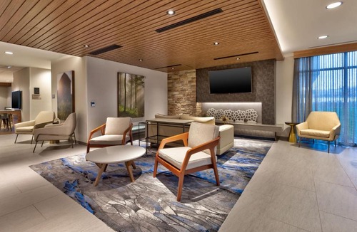 Alpine Center Hotel | Fairfield by Marriott Inn & Suites Grand Rapids North