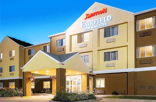 Oshkosh Hotel | Fairfield Inn & Suites Oshkosh