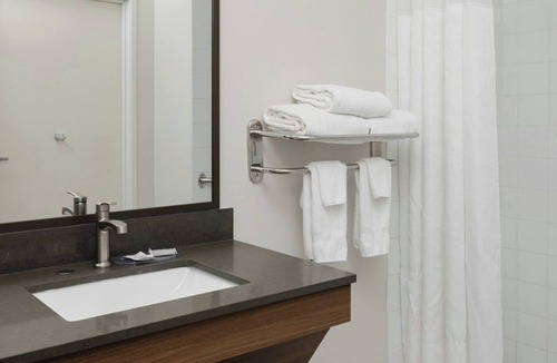 East Beltline Hotel | Fairfield Inn & Suites by Marriott® Grand Rapids Airport