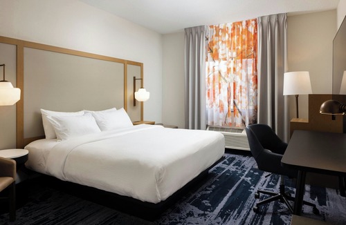 East Beltline Hotel | Fairfield Inn & Suites by Marriott® Grand Rapids Airport