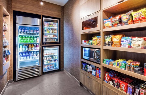 Alpine Center Hotel | Fairfield Inn & Suites by Marriott Grand Rapids North