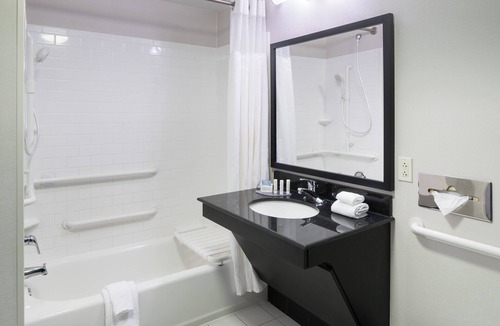 Overland Park Hotel | Fairfield Inn & Suites by Marriott Kansas City Overland Park