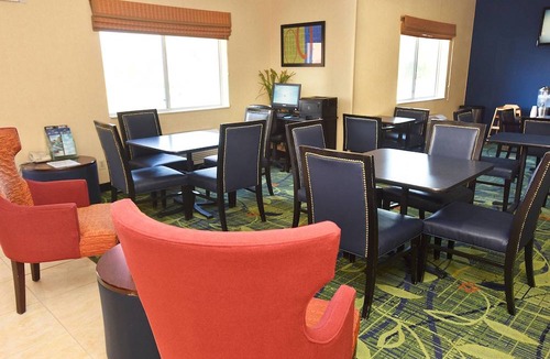 Southwest Topeka Hotel | Fairfield Inn Topeka