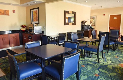 Southwest Topeka Hotel | Fairfield Inn Topeka