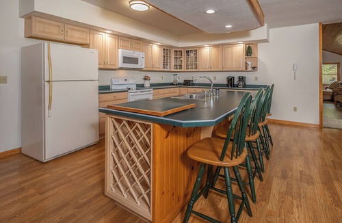 McHenry Cottage | Fairway Breeze by Taylor Made Deep Creek