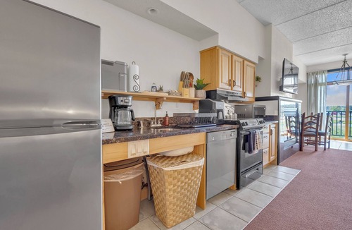 Wisconsin Dells Apartment | Fairway Hideaway - Golf Villa Sleeps 6 Hot Tub