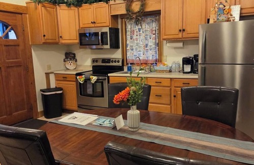 Champion Cabin | Fallingwater/Ohiopyle/State Parks~NO CLEANING FEE
