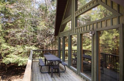 Logan House | Falls - by The Chalets