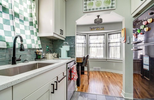 Berkley House | Families Welcome! Colorful Berkley Home w/Yard