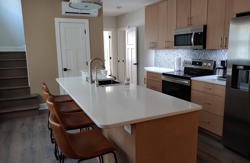 Near Eastside House | FAMILY AND 2 FAMILY HIDEOUT/2Units in one with locking doors-MEET US IN INDY!