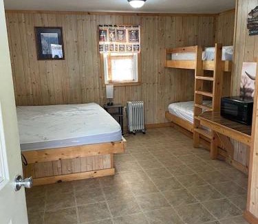 Wellsboro House | Family Cabin full bath