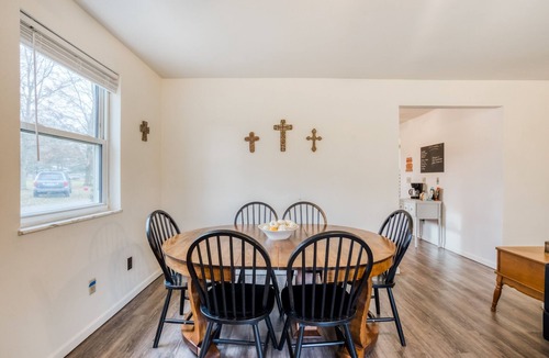 Falmouth Cottage | Family Cottage on the Licking River - Sleeps up to 10