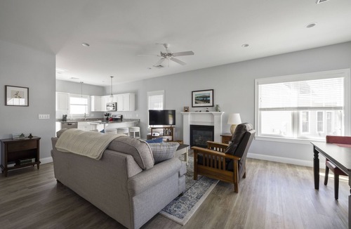 Arundel Cottage | Family friendly 2 bed, 2 bath home in gated community with pool & gym