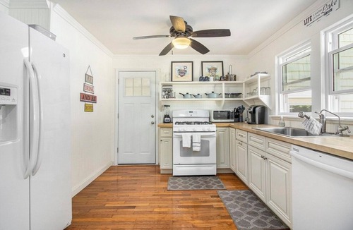 Higgins Lake Cottage | Family-friendly 3-bdrm cabin near Sam-O-Set park and South Higgins Lk State Park