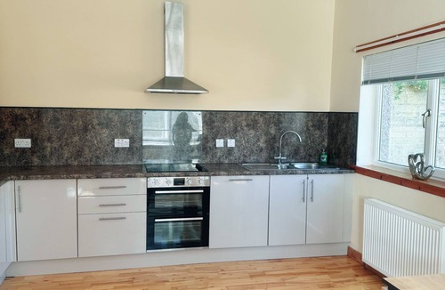 Arniston House | Family friendly 7-Guest Getaway: 2 Baths, Outdoor BBQ & Easy Parking