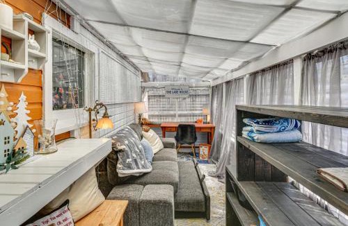 Prudenville House | Family-Friendly Cottage: Walk to Lake Access!