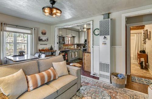 Prudenville House | Family-Friendly Cottage: Walk to Lake Access!