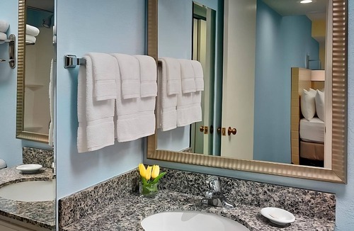 Blue Ash Hotel | Family-Friendly Getaway, 2 Convenient Units, Kitchen, Breakfast!