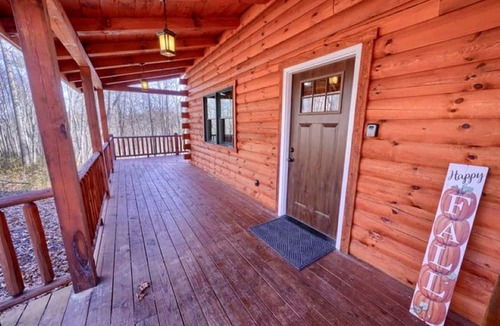 Logan Cabin | Family-Friendly Getaways to this Rustic Log Cabin in Logan, Ohio