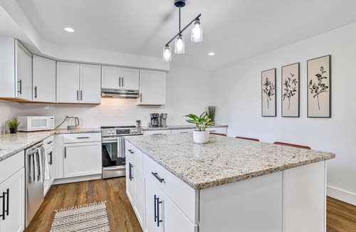 Danville House | Family Friendly Home in Historic Danville The Danville Four Kings