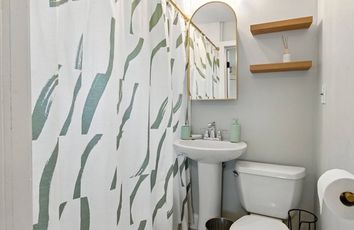 Kenberma Bed & Breakfast | Family friendly home in Hull, steps to downtown and walk to beach!