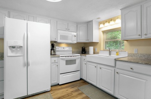 Rocky Mount House | Family-Friendly Lakefront Home | 5 Bedrooms | Dock, Wi-Fi, Smart TVs, Grill