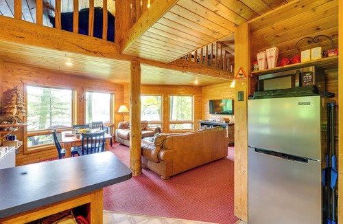 Hill Cabin | Family Friendly! Lakefront Sanctuary in Ogema