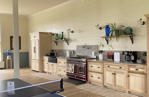 Brooklin House | Family Friendly Loft Apartment with Ocean views