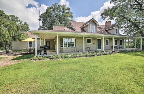 Bronson House | Family Friendly! Long Noble Lake Gem w/Game Room