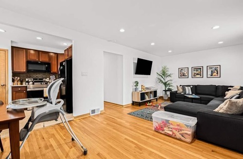 Detroit House | Family-Friendly, Multi-Day Sale, 15 mins to Downtown