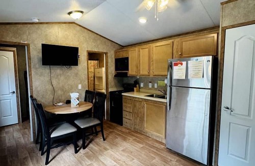 Wisconsin Dells Cabin | Family-Friendly Cabin with Shared Outdoor Pool in Wisconsin Dells