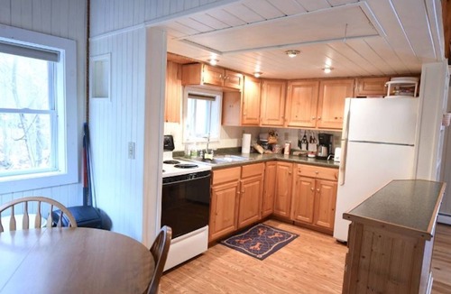 Oxford Cottage | Family-Friendly Whitney Pond Retreat – Beach, Kayaks & Paddleboard