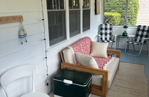 Dennis Port Cottage | Family Fun! Deeded beach access! Relax @Haigis Beach