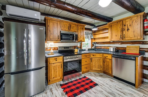 Bloomfield Cabin | Family Holiday Cabin in Kentucky w/Hot Tub!
