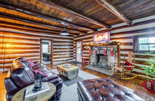 Bloomfield House | Family Holiday Cabin in Kentucky w/Hot Tub!