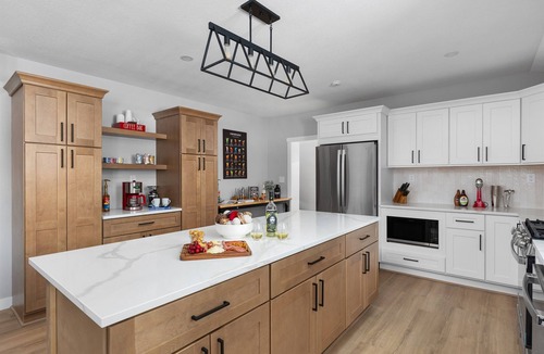 Bellaire House | Family Retreat: HotTub Sauna Pool, Pets Arcade Games Weber Traeger