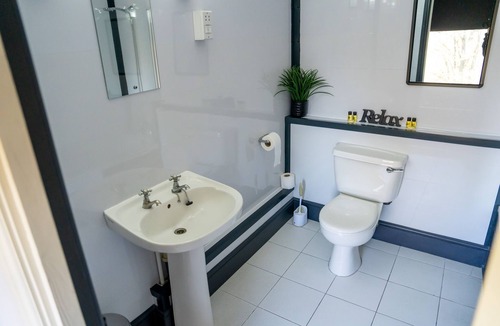 Gateshead Hotel | Family room-Deluxe-Ensuite