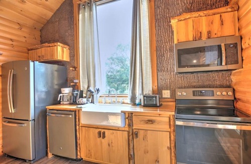Millersburg Cabin | Family Size Cabin with Kitchen, Fireplace, Hot Tub