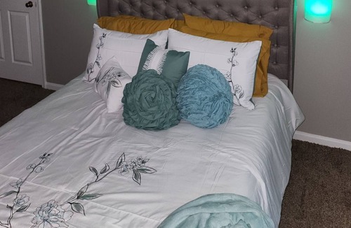 Fort Wayne Apartment | Family size condo within 5 min of shopping, entertainment and outdoor activities