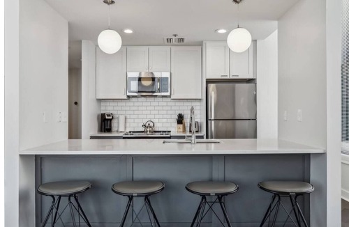 Downtown Pittsburgh Apartment | Family Stay in the Heart of Pittsburgh | Kitchen & Laundry | Parks & Museums