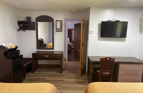 North Tonawanda Hotel | Family Suite w/Free Parking - Close to Niagara Falls Attractions, Scottish Inns