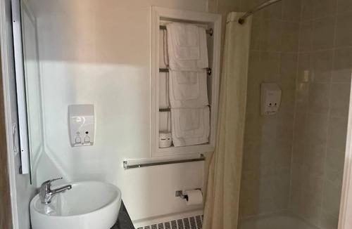 North Tonawanda Hotel | Family Suite w/Free Parking - Close to Niagara Falls Attractions, Scottish Inns