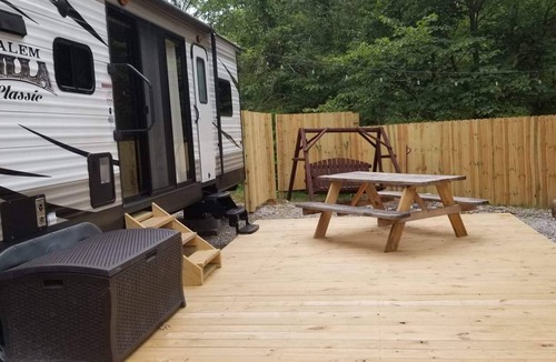 Logan House | Family Time at Hills Hocking @ Pine Creek Villas: Creek Front