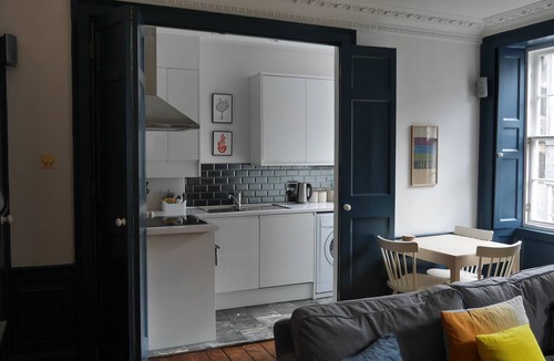 New Town Apartment | fantastic 2 bedroom on a bohemian street in Edinburgh's New Town