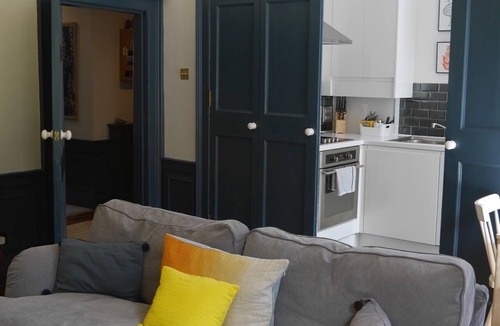 New Town Apartment | fantastic 2 bedroom on a bohemian street in Edinburgh's New Town