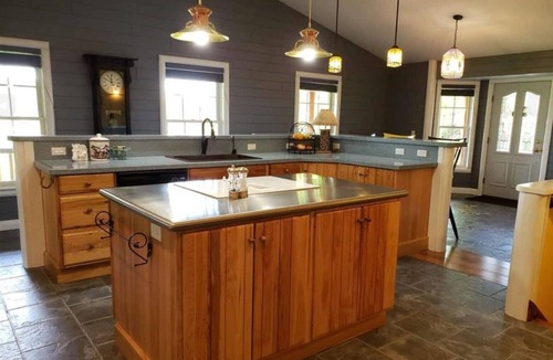 Williamsburg House | Farmhome Close to Great Lakes Equestrian Festival