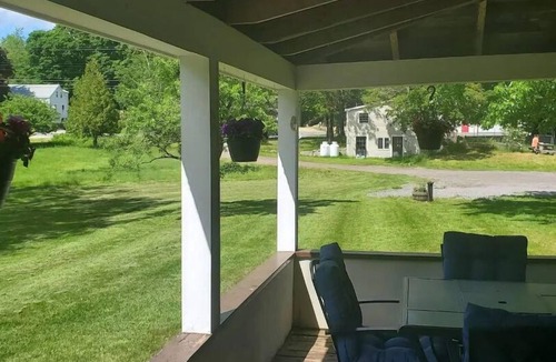 Raymond House | Farmhouse Chic in the ❤ of the Sebago Lakes Region
