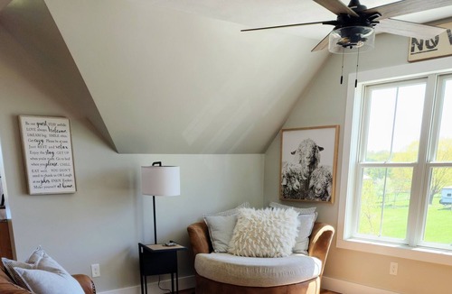 Williamsburg Apartment | Farmhouse Loft ~ 5.5 miles from Traverse City Horse Shows!