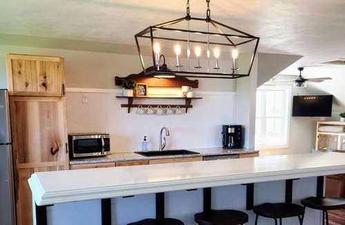 Williamsburg Apartment | Farmhouse Loft ~ 5.5 miles from Traverse City Horse Shows!