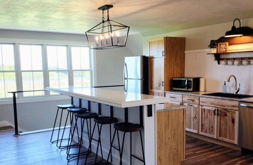 Williamsburg Apartment | Farmhouse Loft ~ 5.5 miles from Traverse City Horse Shows!